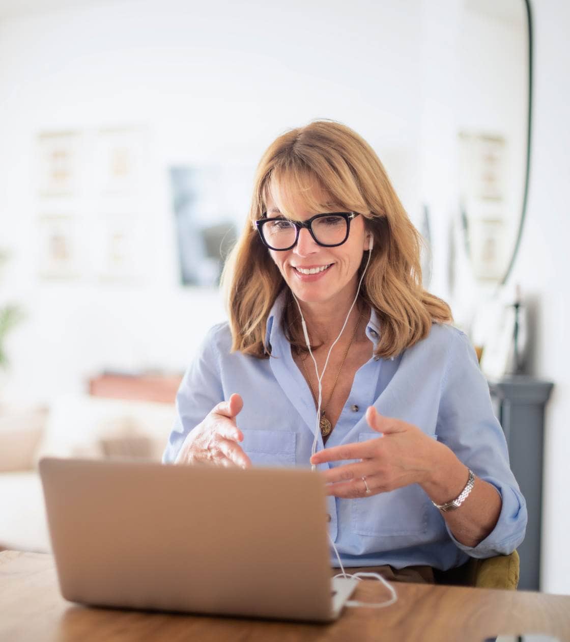 Therapist speaking with a client over video call during teletherapy in Washington.