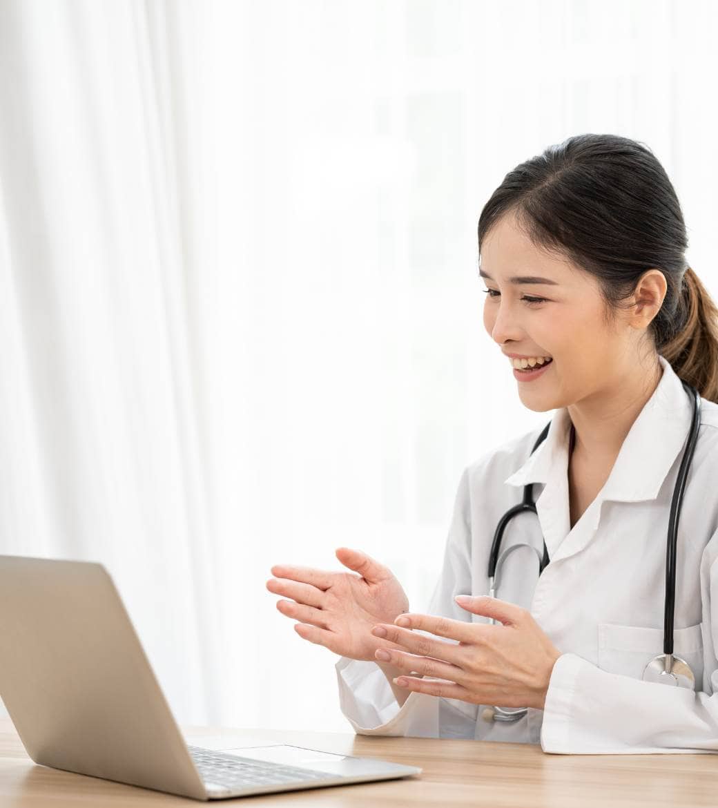 Doctor speaking with a client during virtual addiction treatment programs in Washington.